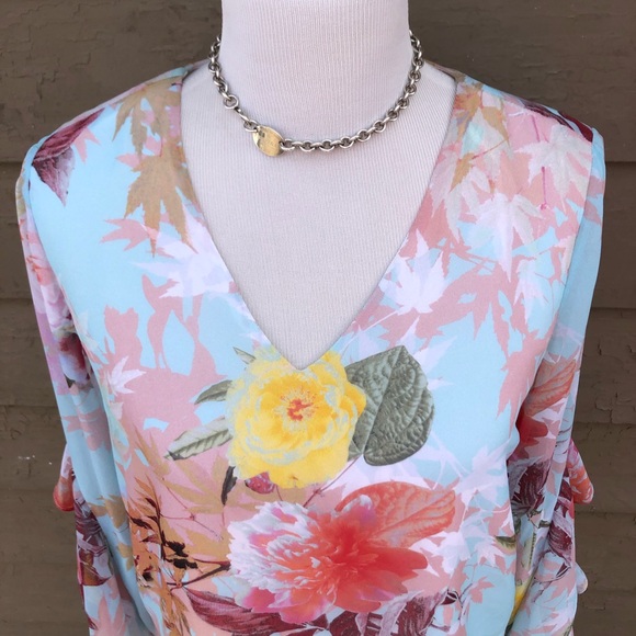 Vince Camuto faded bloom ruffle sleeve blouse - Picture 5 of 8